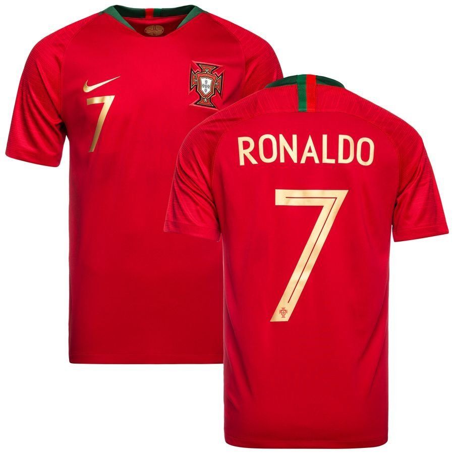 Форма роналду купить. Футбольная форма Криштиану Роналду. Форма сборной Португалии Рональдо. Криштиану Роналду в футболке сборной Португалии. Футболка Ronaldo 7 Portugal.